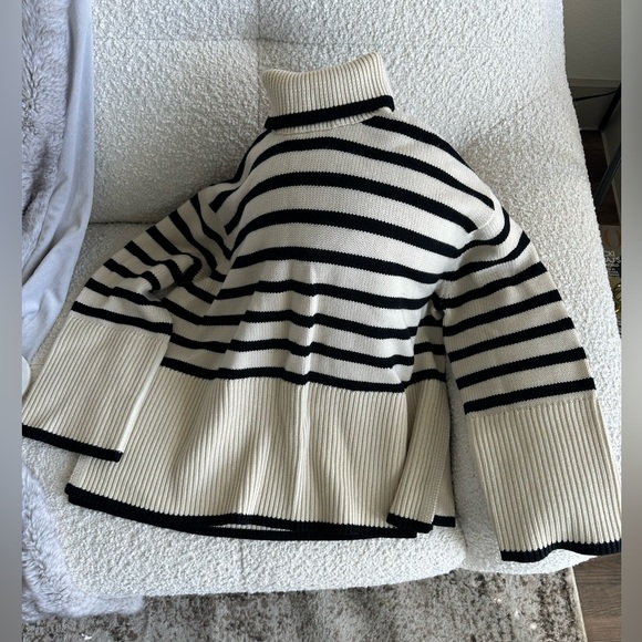 TOTEME Striped wool-blend turtleneck sweater- beige - Picture 11 of 12